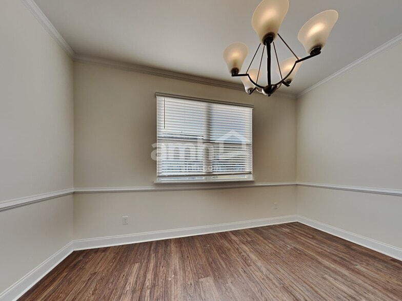 Building Photo - 533 Lateleaf Dr