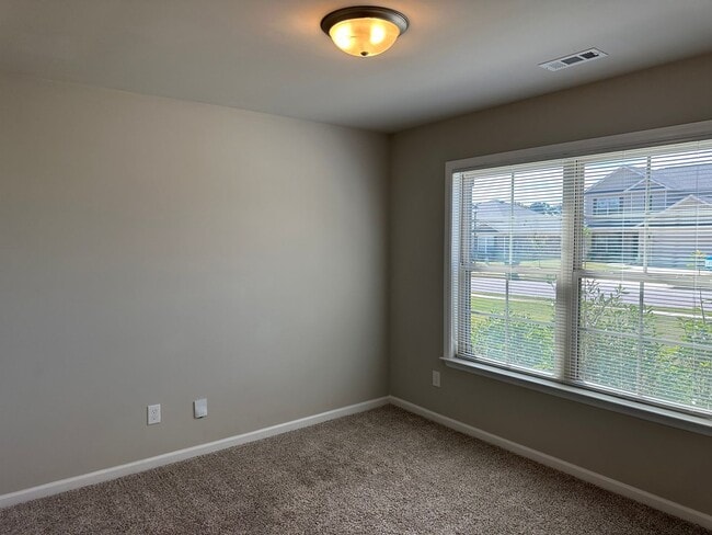 Building Photo - 1/2 off first full month rent move in special