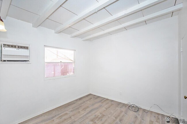 Building Photo - 666 S Orange Ave