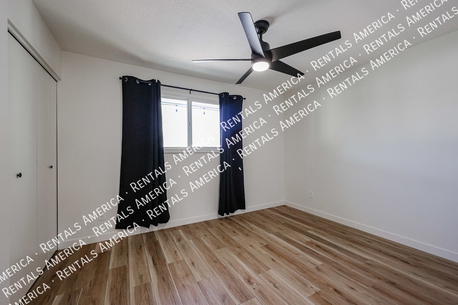 Building Photo - 1430 E Bell De Mar Dr