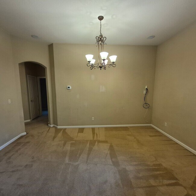 Building Photo - Excellent single story floor plan, nice area of Elk Grove