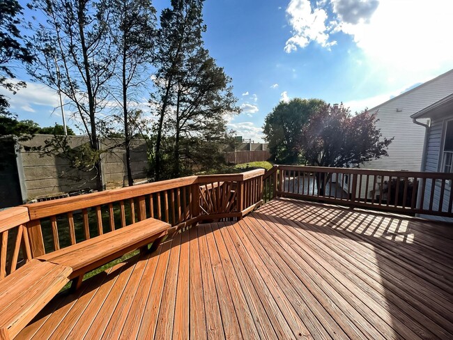 Building Photo - Magnificent 5 Bed 3 Bath Colonial Home Sit...