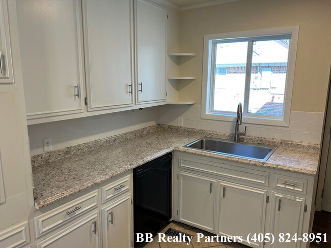 Building Photo - 2718 S Richmond Ave