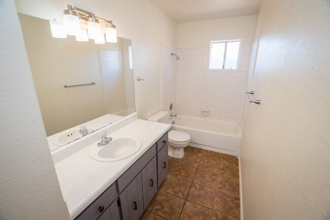 Building Photo - Charming Property Features 3 Bedrooms, 2 Baths, Central A/C!!