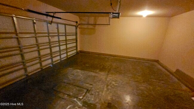 Building Photo - 302 SW Plantation Dr