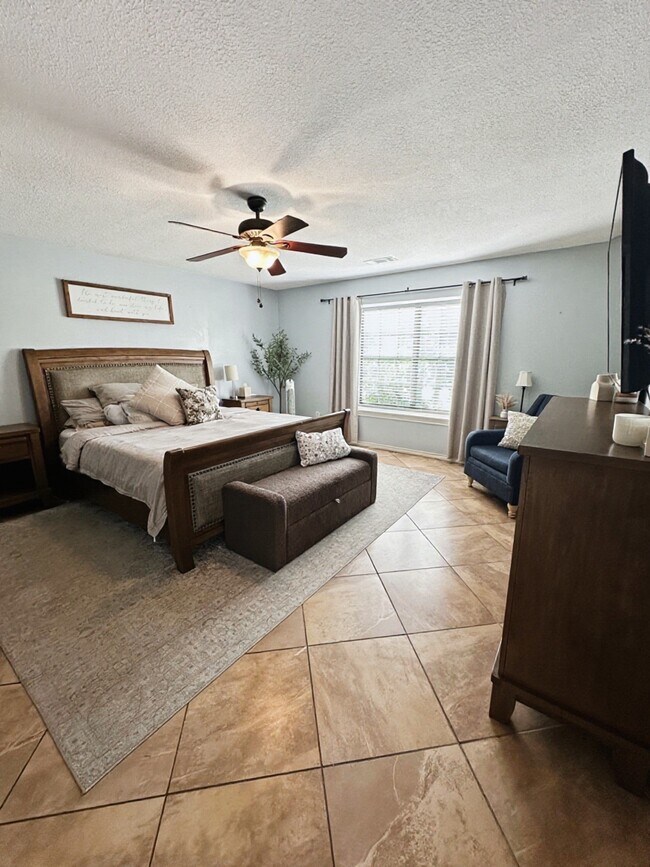 Building Photo - 3934 Cypress Lake Dr