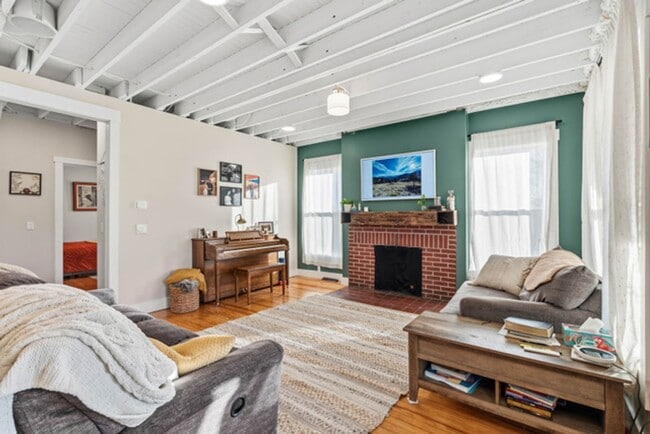 Building Photo - Furnished Country Home For Rent