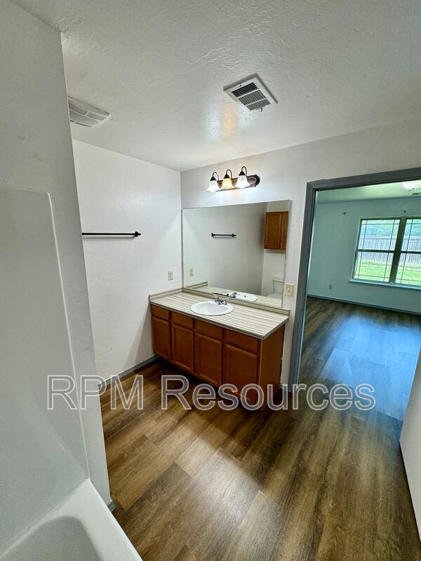 Building Photo - 7404 Park Meadow Dr