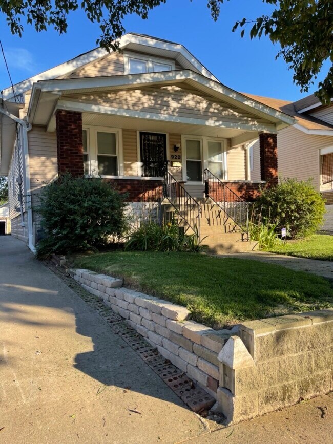 Primary Photo - 920 Keswick Blvd