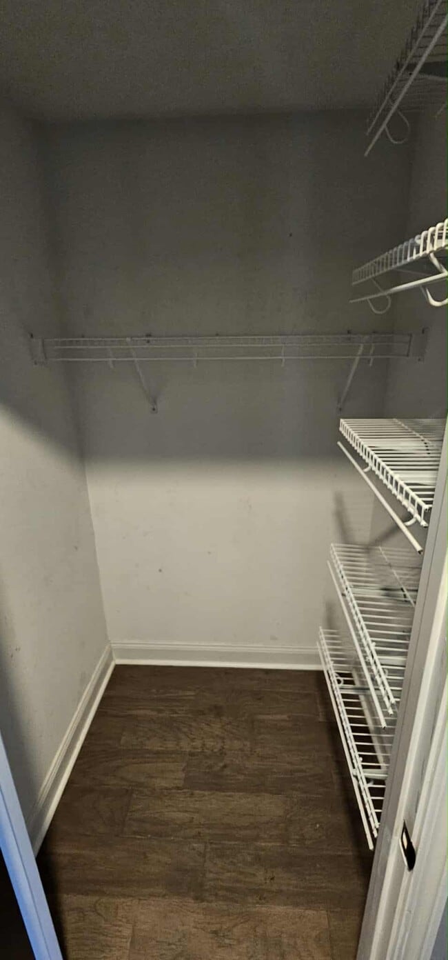 Building Photo - 708 Banister Dr