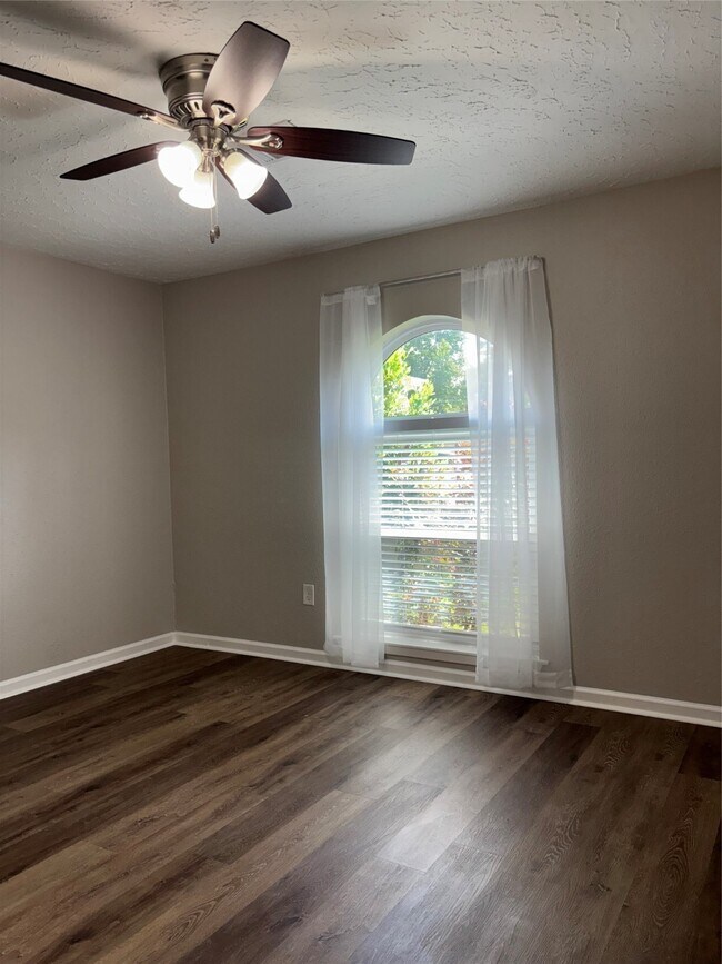 Building Photo - 15815 Whipple Tree Dr