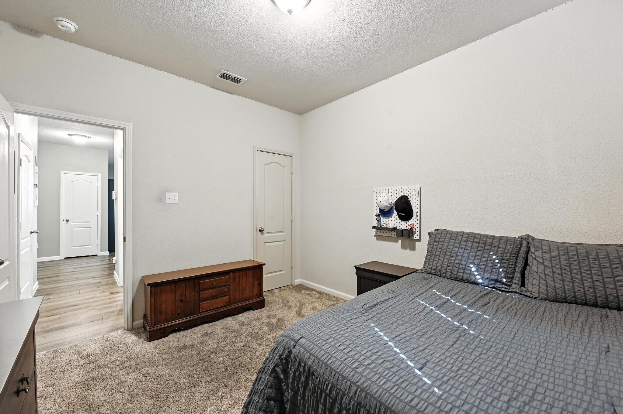 Building Photo - 10525 Wild Meadow Way