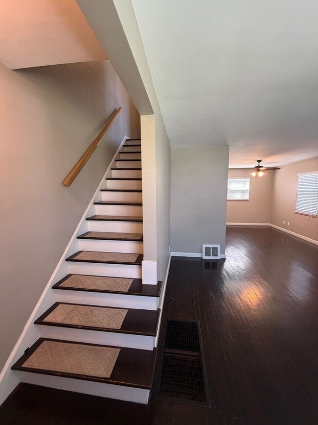 Building Photo - 713 S Broadleigh Rd