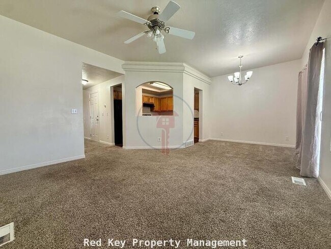 Building Photo - 40 W Townhome