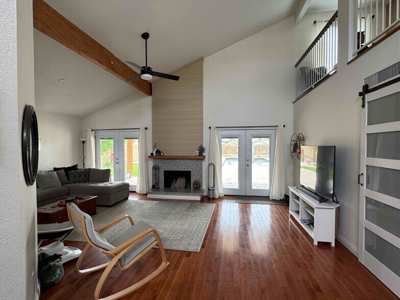 Building Photo - 4859 E Dallas Cir