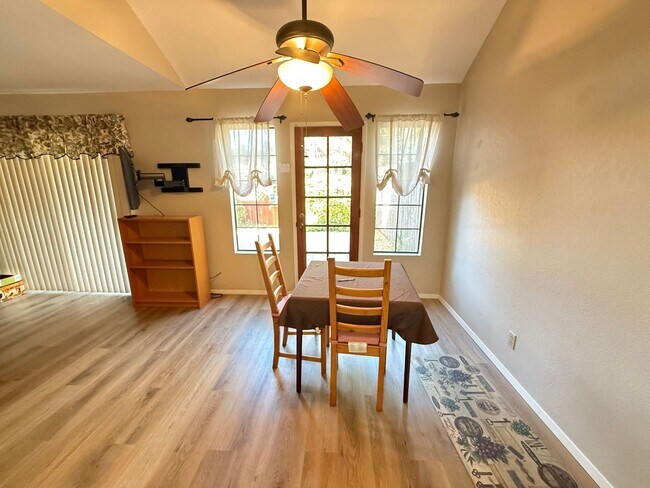 Building Photo - 3 Bedroom Condo available in Arroyo Grande