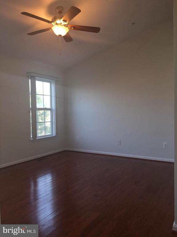 Building Photo - 2480 Angeline Dr