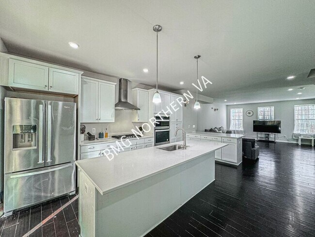 Building Photo - 42961 Running Creek Square