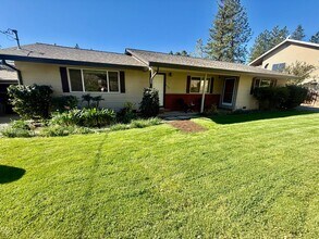 Building Photo - 240 Scholtz Ave