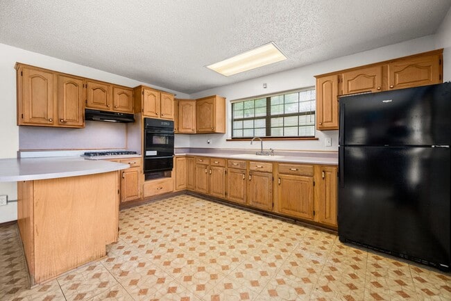Building Photo - Check Out this 2 bed 1 bath in Alexandria