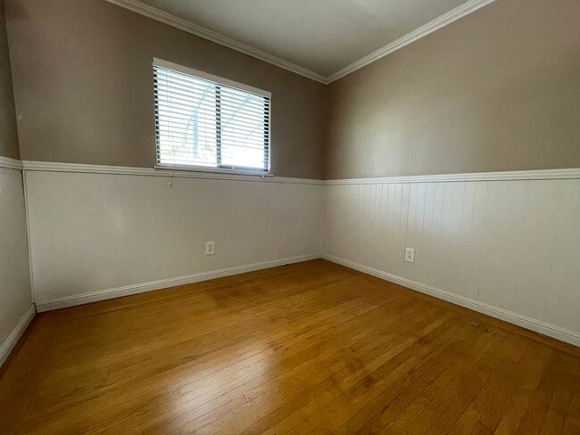 Building Photo - Charming & Unique Fair Oaks Home with Deta...