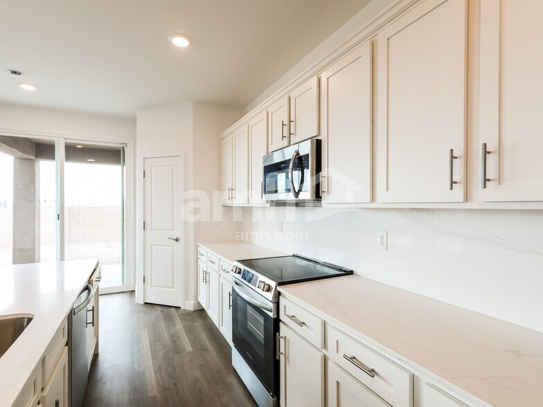 Building Photo - 6119 W Calle Lingo