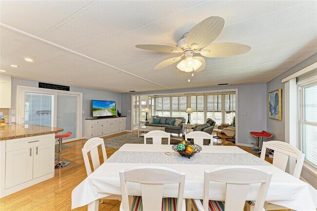 Building Photo - 122 Martinique Rd
