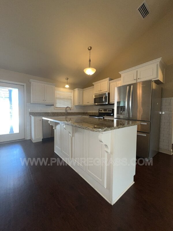Building Photo - 229 Lace Dr