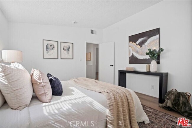 Building Photo - 18244 Jovan St