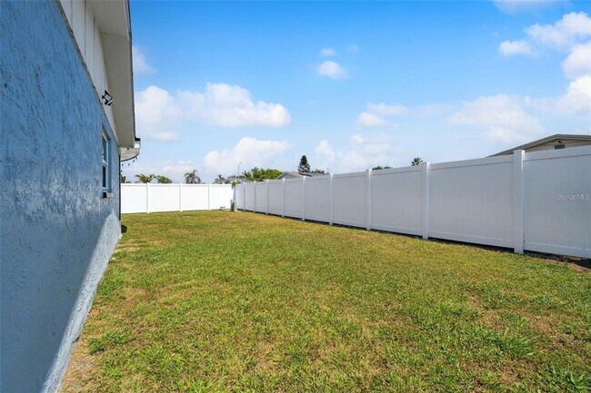 Building Photo - 3600 Umber Rd