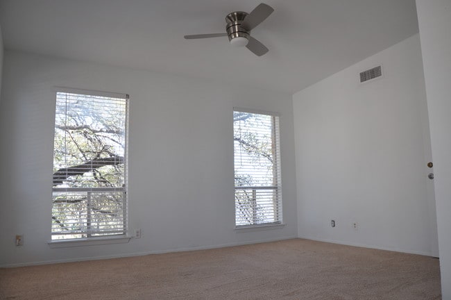 Building Photo - 1008 Clayton Nolen Dr