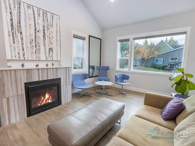 Building Photo - Fully Furnished Lake Oswego Gem!!!!