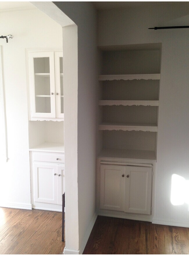 Building Photo - 615 N Coronado St