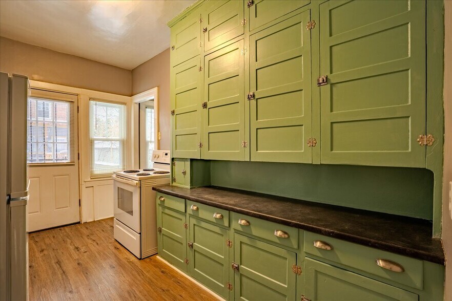 Building Photo - 913 Alter Rd