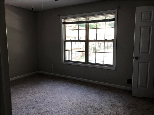 Building Photo - 16 Villa Ct SE