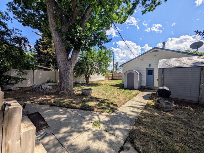 Building Photo - 212 3rd Ave N