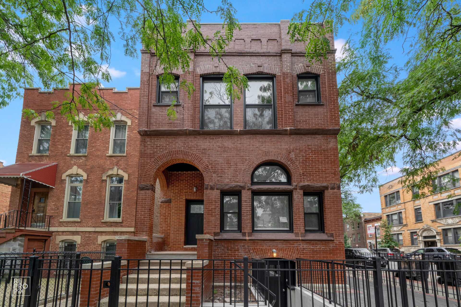 Building Photo - 700 S Loomis St