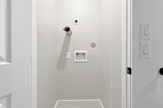 Building Photo - 9716 Fillmore St