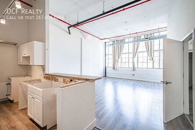 Building Photo - Beautiful Renovated Northern Liberties Loft