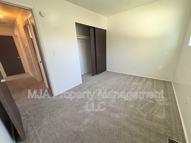 Building Photo - 4735 S 1900 W