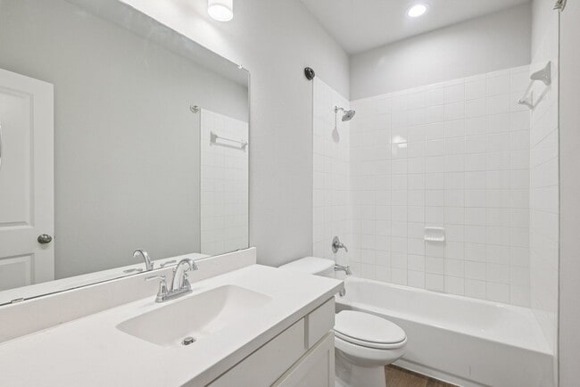 Building Photo - 1709 Everitt Trail