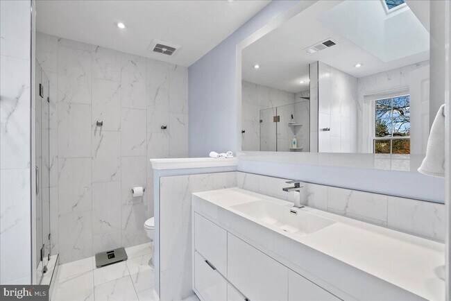 Building Photo - 2071 Van Tuyl Pl