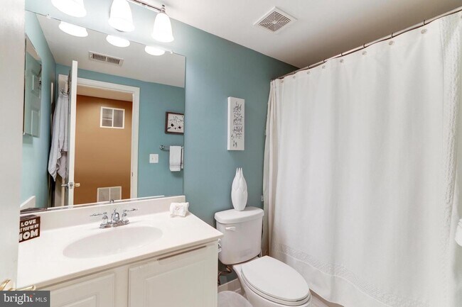 Building Photo - 575 Edmonton Terrace NE