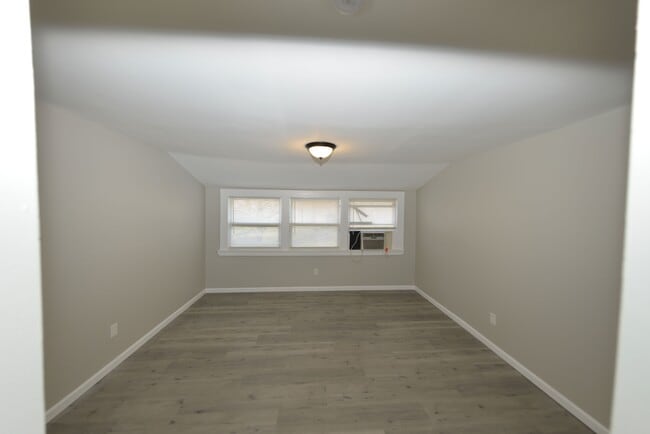 Building Photo - 1517 Waverly St