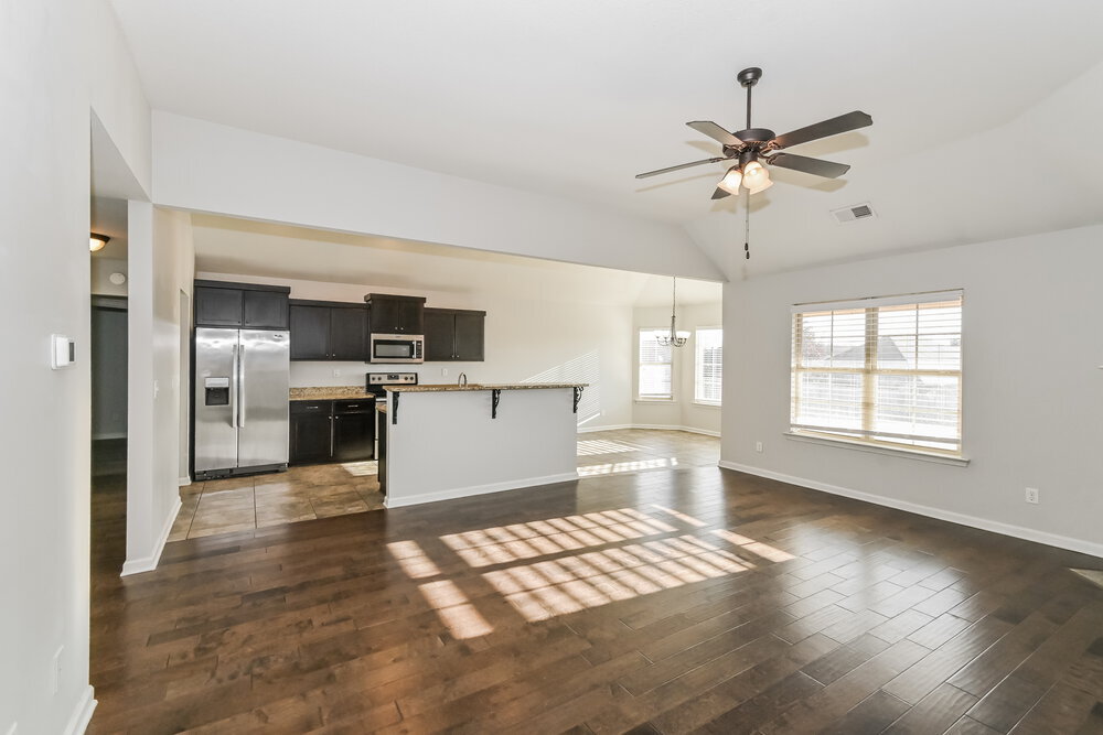 Building Photo - 2805 S Cherry Dr