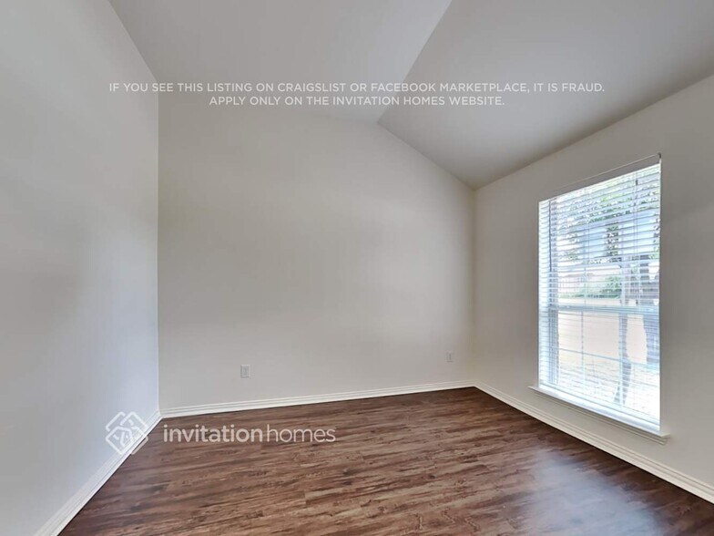Building Photo - 8010 Munich Dr