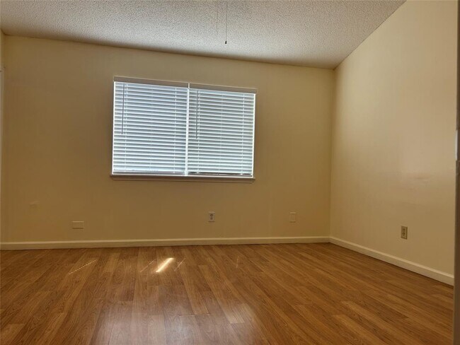 Building Photo - 12500 Brookglade Cir