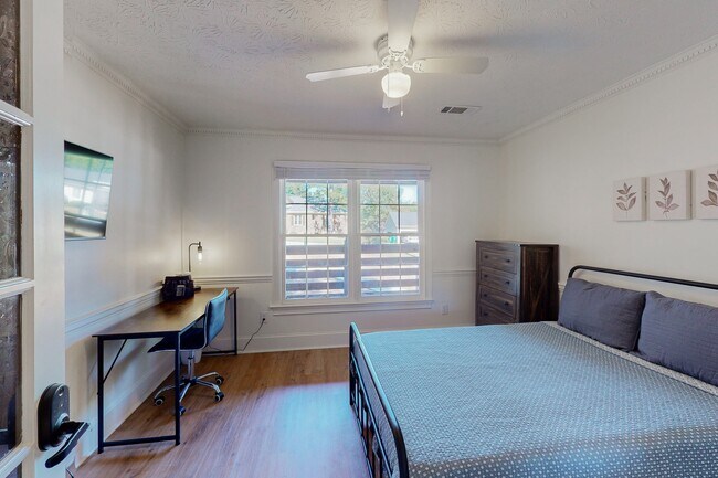 Building Photo - 5629 Southern Pines Ct