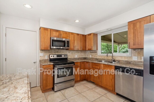 Building Photo - 1512 Brentwood Dr
