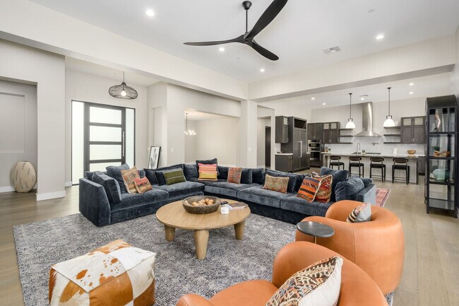 Primary Photo - 8742 E Woodley Way